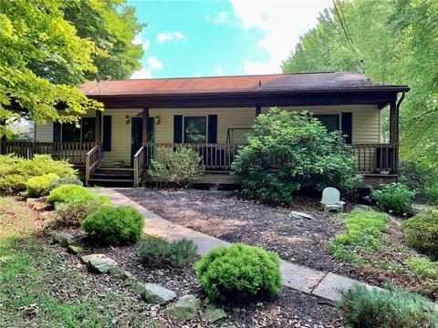 1048 Lode Star Dr, Roaming Shores, OH 44085 photo 1
