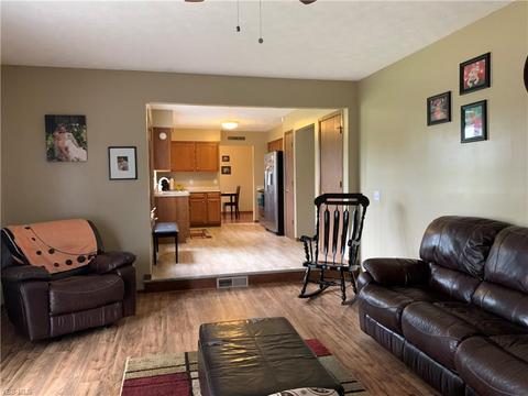 466 Hampton Dr, Elyria, OH 44035 photo 9