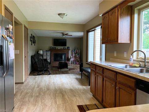 466 Hampton Dr, Elyria, OH 44035 photo 5
