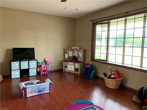 466 Hampton Dr, Elyria, OH 44035 photo 6