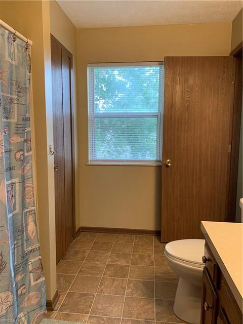 466 Hampton Dr, Elyria, OH 44035 photo 16