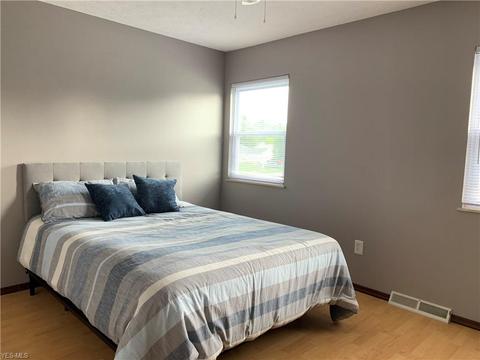 466 Hampton Dr, Elyria, OH 44035 photo 14