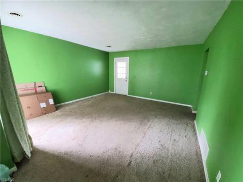 694 Bell Ave, Elyria, OH 44035 photo 5