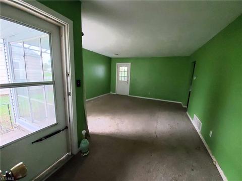 694 Bell Ave, Elyria, OH 44035 photo 4