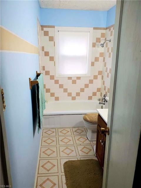 694 Bell Ave, Elyria, OH 44035 photo 6