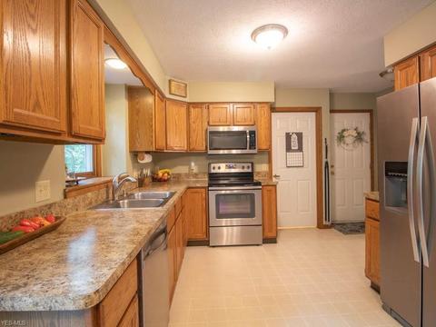10181 S Hampton Ct, Mentor, OH 44060 photo 5