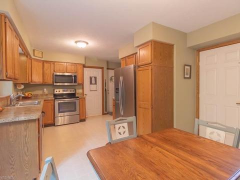 10181 S Hampton Ct, Mentor, OH 44060 photo 6