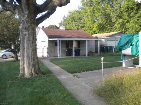 458 Eckard Ave, Akron, OH 44314 photo 3