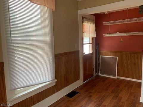 423 E 7th St, Dover, OH 44622 photo 4