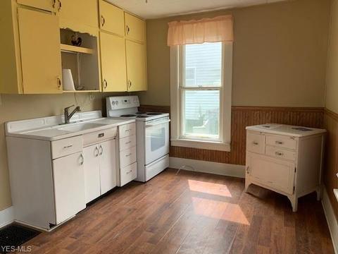 423 E 7th St, Dover, OH 44622 photo 3