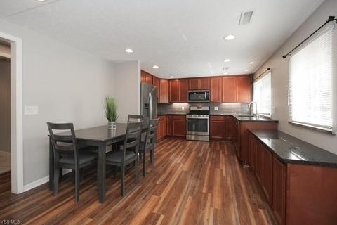 1883 E 37 St, Lorain, OH 44055 photo 2