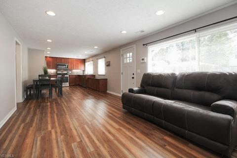1883 E 37 St, Lorain, OH 44055 photo 4