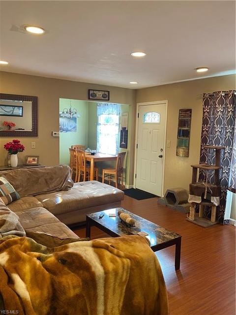 581 Willow Park Rd, Elyria, OH 44035 photo 2