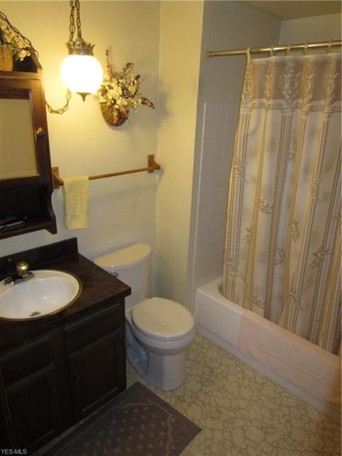 120 Valley Forge Cir, Elyria, OH 44035 photo 8