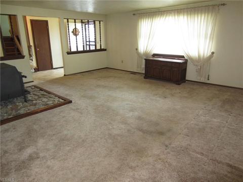 120 Valley Forge Cir, Elyria, OH 44035 photo 4