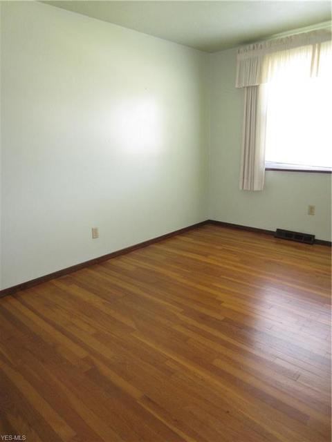 120 Valley Forge Cir, Elyria, OH 44035 photo 9