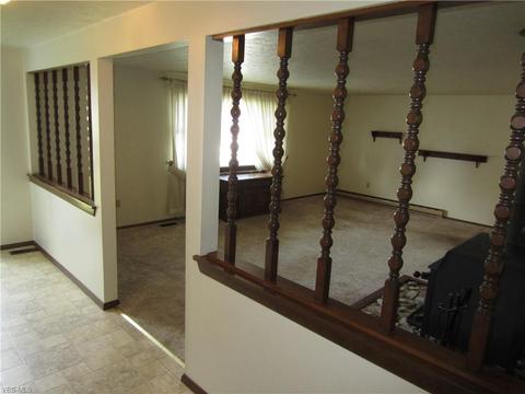 120 Valley Forge Cir, Elyria, OH 44035 photo 2