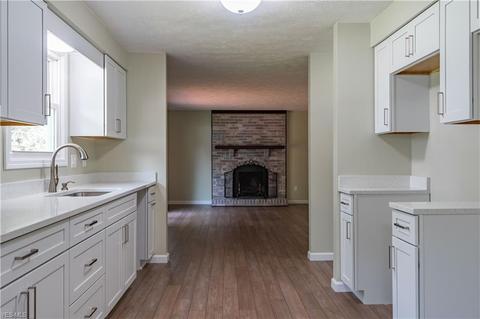 2133 Diamond St NE, Canton, OH 44721 photo 2