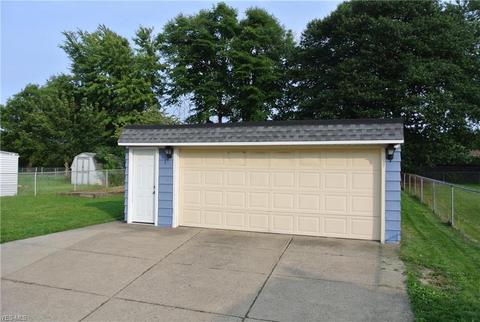 6495 Michael Dr, Brook Park, OH 44142 photo 8