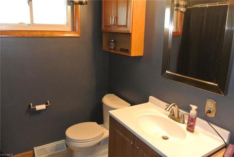 6495 Michael Dr, Brook Park, OH 44142 photo 22