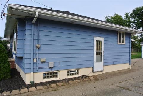 6495 Michael Dr, Brook Park, OH 44142 photo 3