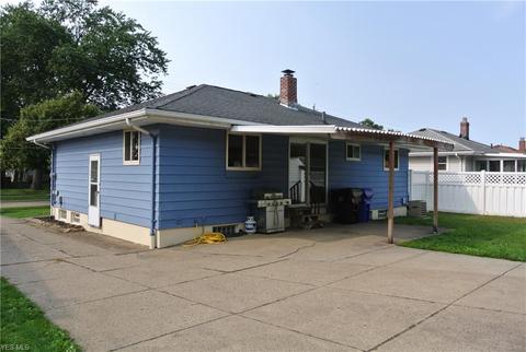 6495 Michael Dr, Brook Park, OH 44142 photo 4