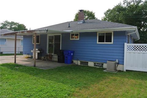 6495 Michael Dr, Brook Park, OH 44142 photo 5