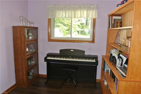 6495 Michael Dr, Brook Park, OH 44142 photo 21
