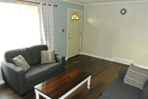 6495 Michael Dr, Brook Park, OH 44142 photo 9