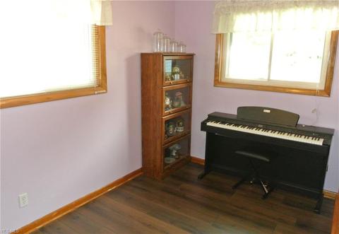 6495 Michael Dr, Brook Park, OH 44142 photo 20