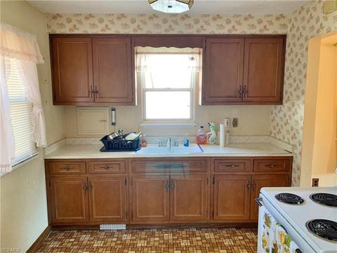 684 E 266th St, Euclid, OH 44132 photo 8