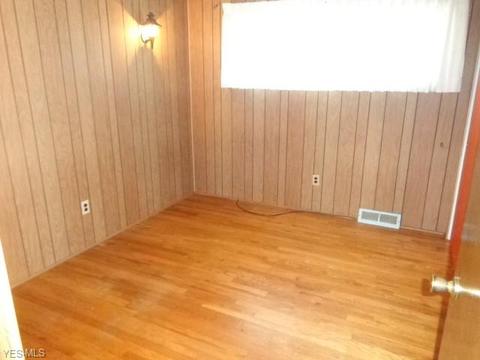 10921 Schwab Dr, Parma, OH 44130 photo 16