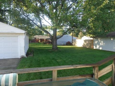 10921 Schwab Dr, Parma, OH 44130 photo 2