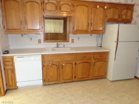 10921 Schwab Dr, Parma, OH 44130 photo 8