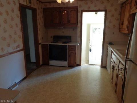 10921 Schwab Dr, Parma, OH 44130 photo 9