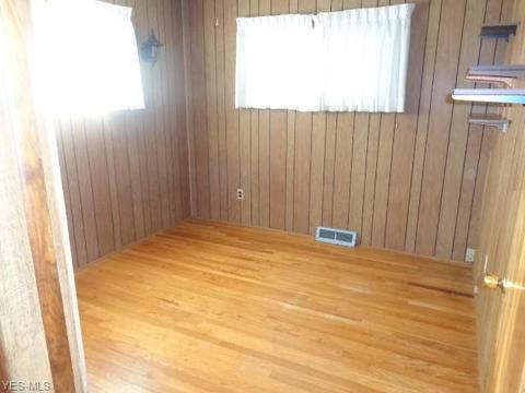 10921 Schwab Dr, Parma, OH 44130 photo 17
