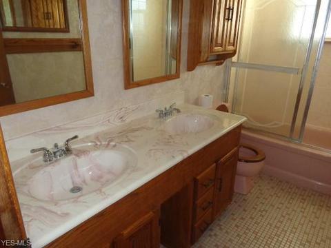 10921 Schwab Dr, Parma, OH 44130 photo 18