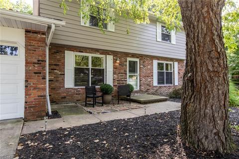 37100 Fox Run Dr, Solon, OH 44139 photo 2