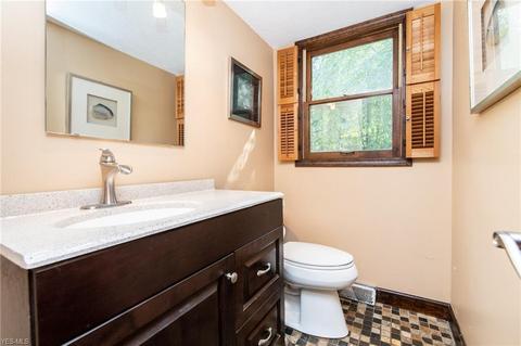 37100 Fox Run Dr, Solon, OH 44139 photo 16