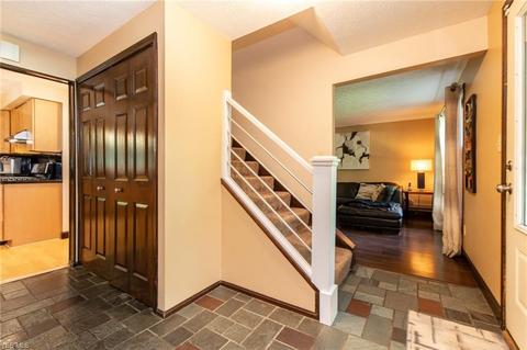 37100 Fox Run Dr, Solon, OH 44139 photo 3