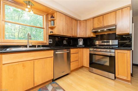37100 Fox Run Dr, Solon, OH 44139 photo 9