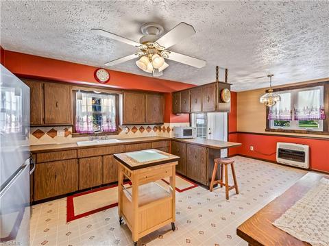 696 Griffith Rd, Akron, OH 44312 photo 9