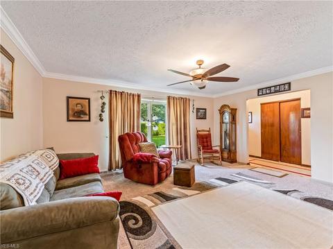 696 Griffith Rd, Akron, OH 44312 photo 4