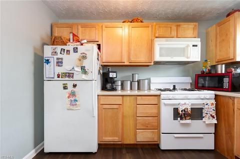 602 E Broad St, Elyria, OH 44035 photo 5
