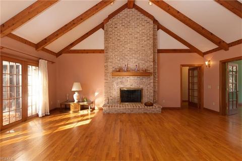 2910 Millgate Dr, Willoughby Hills, OH 44094 photo 5