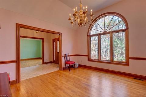 2910 Millgate Dr, Willoughby Hills, OH 44094 photo 7