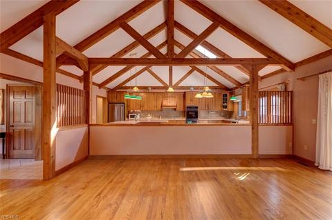 2910 Millgate Dr, Willoughby Hills, OH 44094 photo 4
