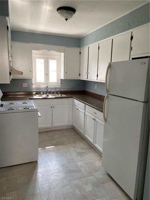 128 Warren Ave, Elyria, OH 44035 photo 2