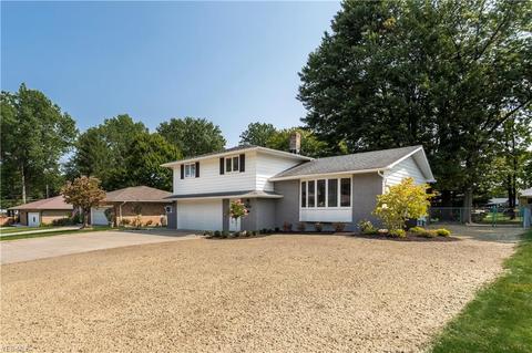 1000 E Decker Dr, Seven Hills, OH 44131 photo 2