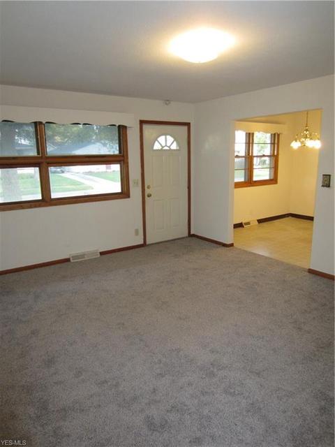 274 Boston Ave, Elyria, OH 44035 photo 3